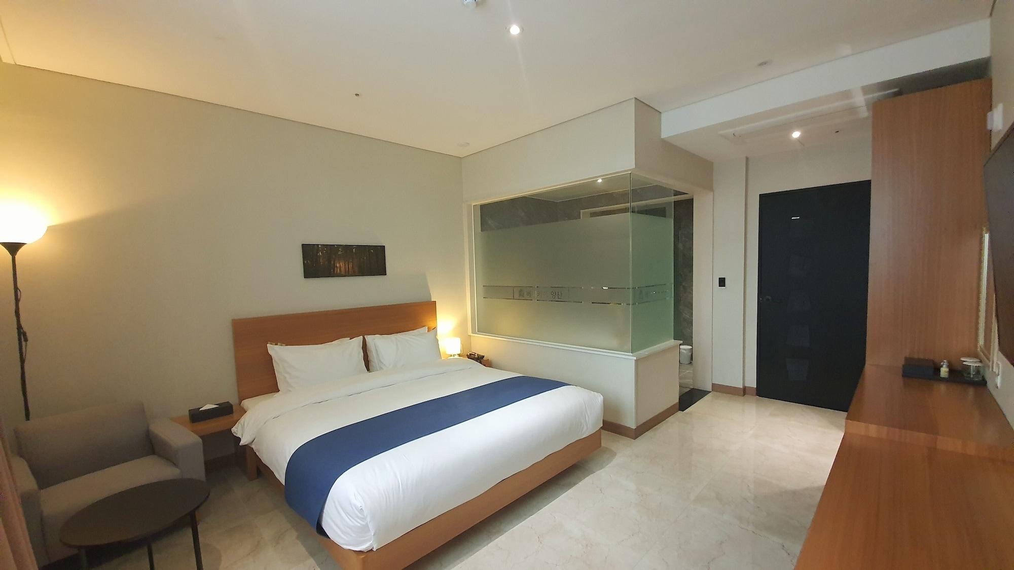 Benikea Hotel Yangsan Exterior photo